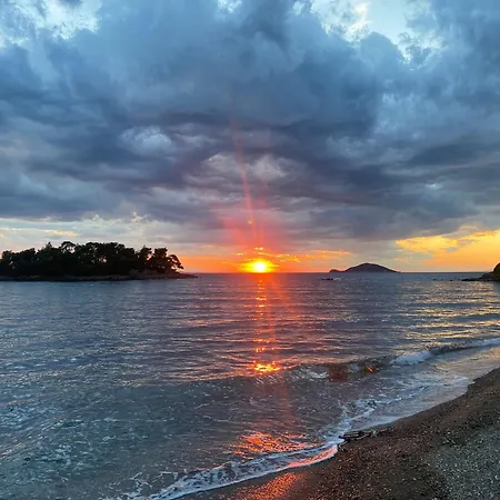 Need Caravan At Sithonia, Halkidiki Отель *